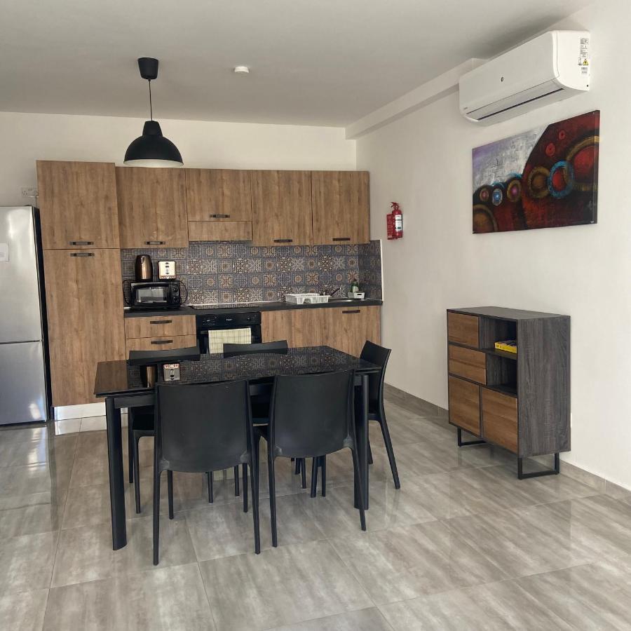 F7 Room 1, Private Double Room With Private Bathroom In Shared Flat Msida Exterior photo